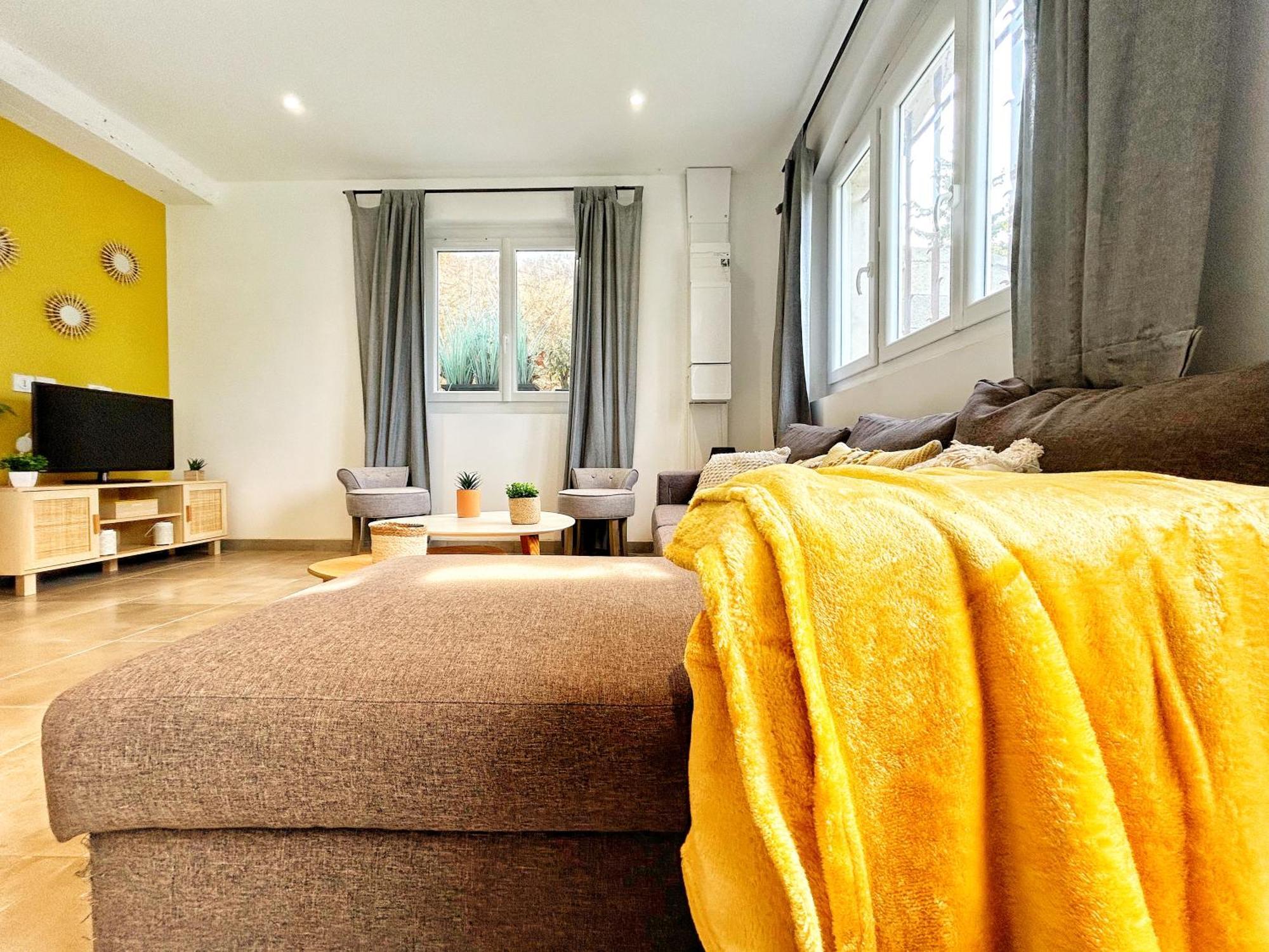 Doux Rouinet Cocoon Apartment Fourques  Екстериор снимка